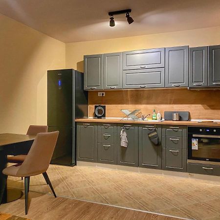 Stylish Urban Apart New 2021 Close To The Beach Varna Buitenkant foto
