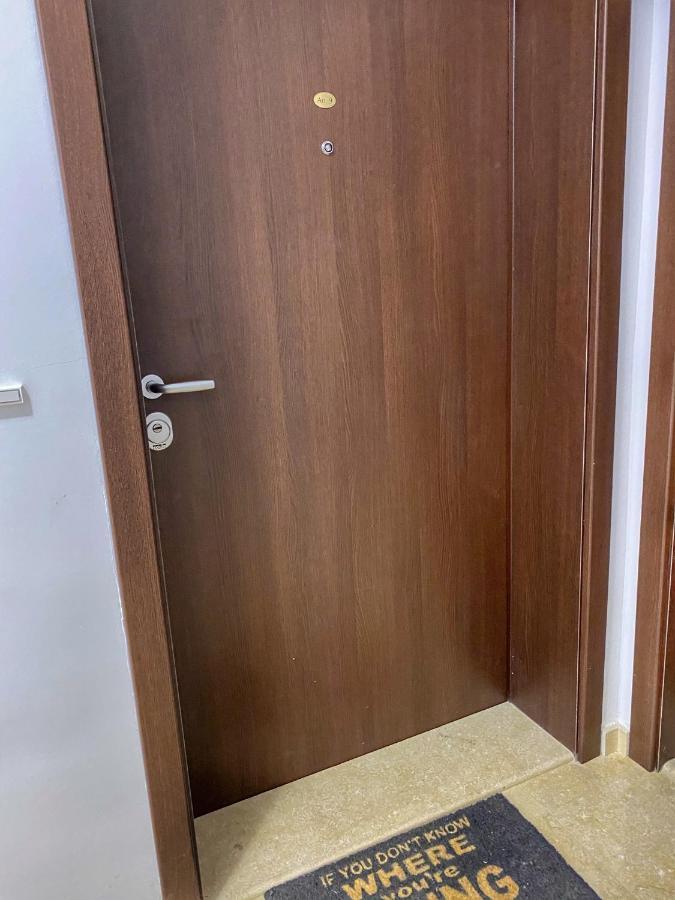 Stylish Urban Apart New 2021 Close To The Beach Varna Buitenkant foto